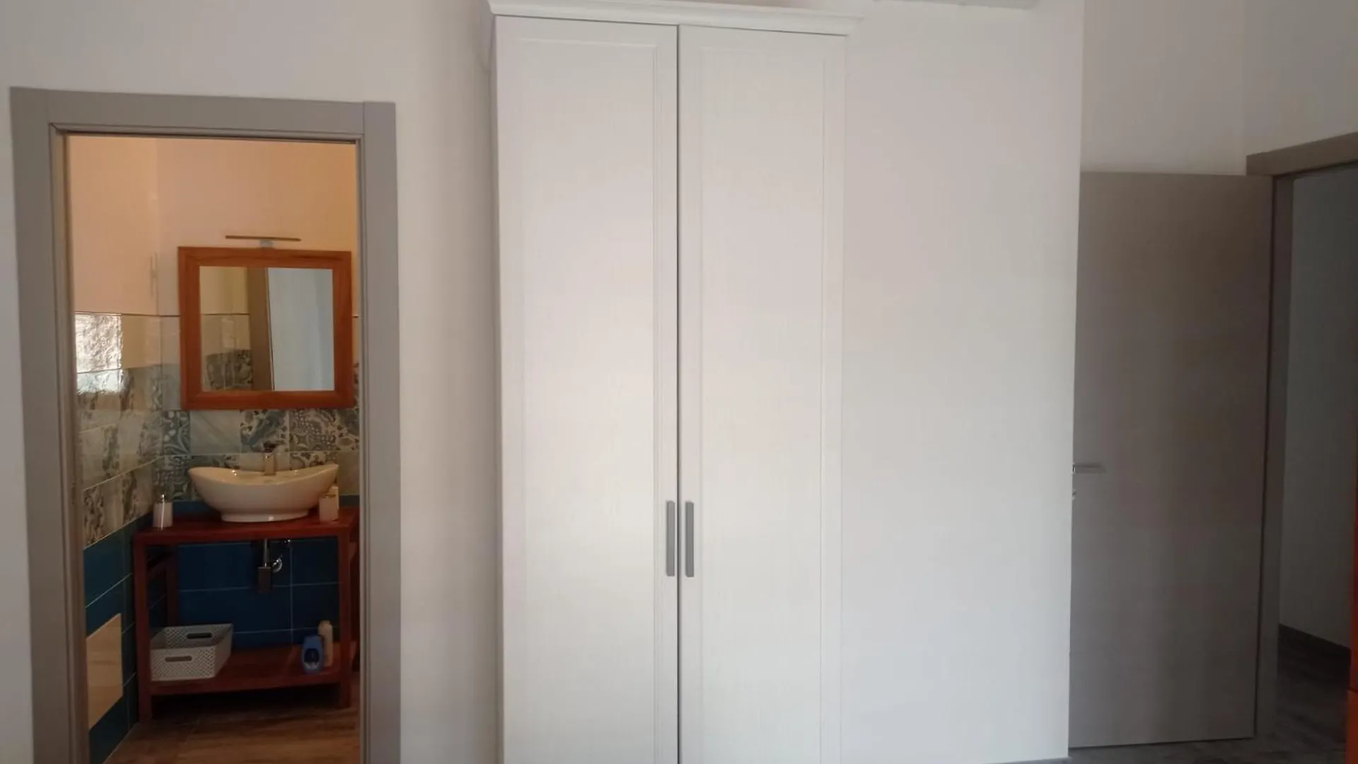 Lo Scrigno B&B Càbras Bed and Breakfast